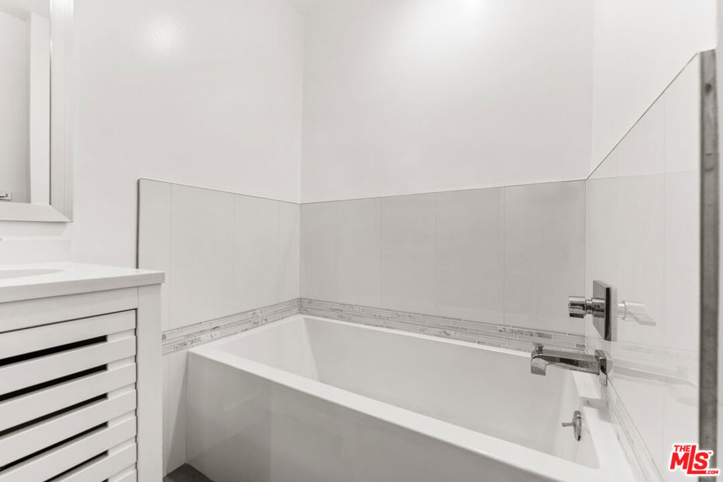 12115 San Vicente Boulevard 107 Property Photo 29