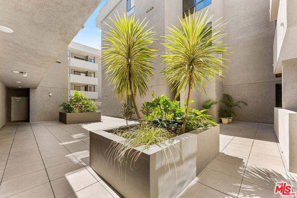 12115 San Vicente Boulevard 107 Property Photo 33