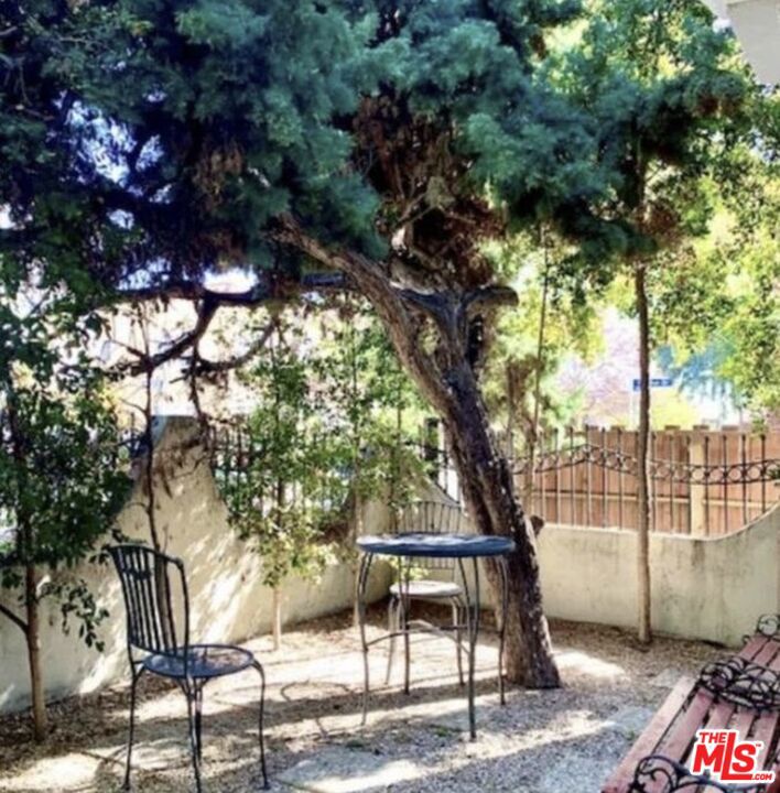 1431 N Las Palmas Avenue Property Photo 8