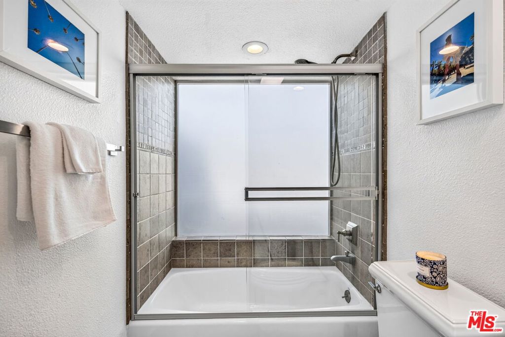 598 N Saturmino Drive Property Photo 25
