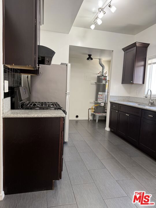 3965 Brighton Avenue 1/4 Property Photo 7