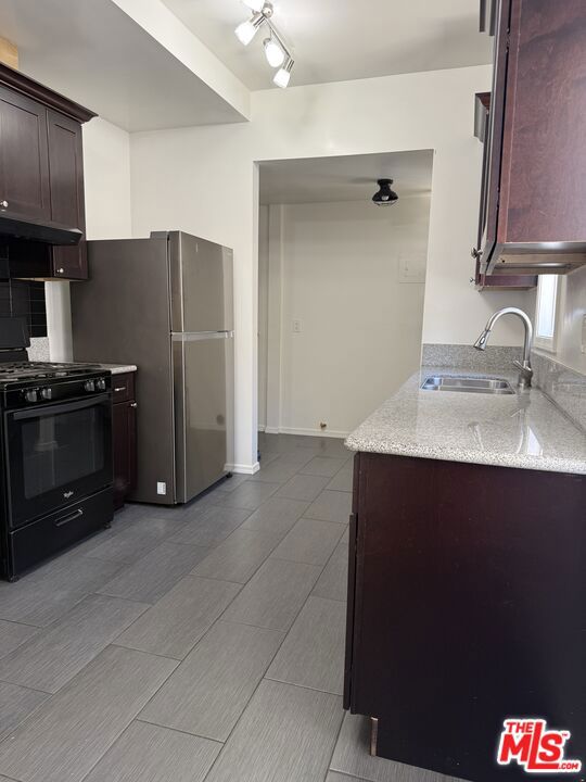 3965 Brighton Avenue 1/4 Property Photo 8