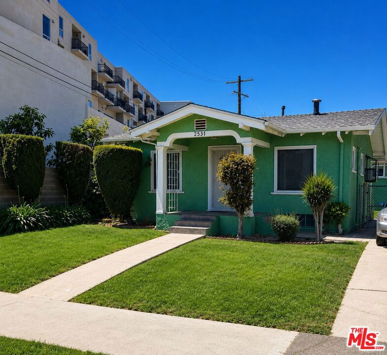 2531 S Sycamore Avenue Property Photo 1