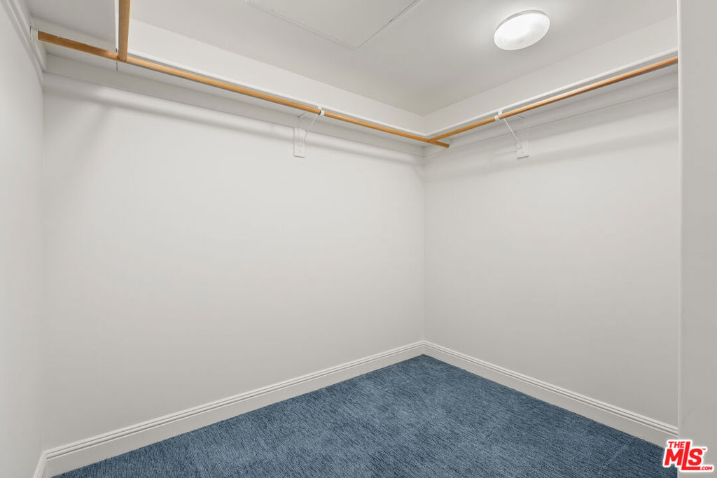 5037 Rosewood Avenue 301 Property Photo 12