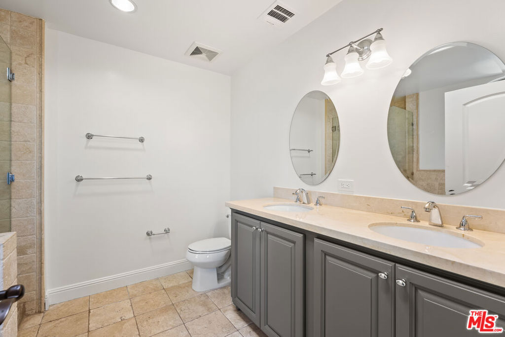 5037 Rosewood Avenue 301 Property Photo 14