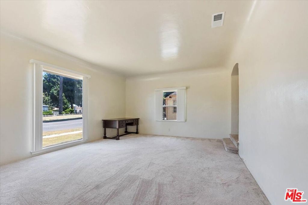 4021 Degnan Boulevard Property Photo 6