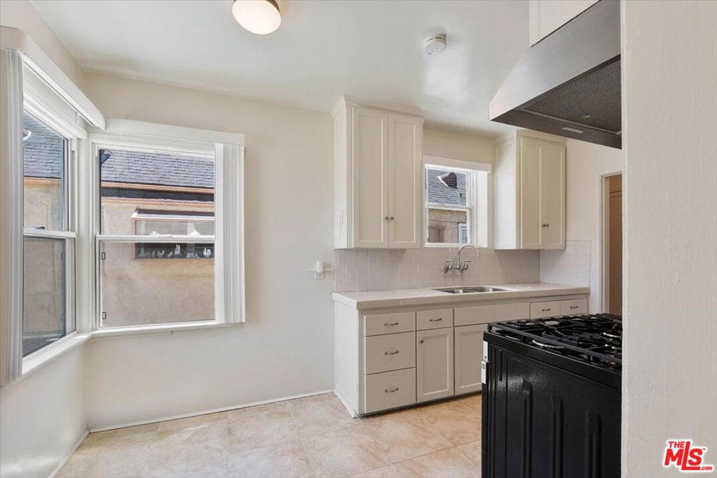 4021 Degnan Boulevard Property Photo 8