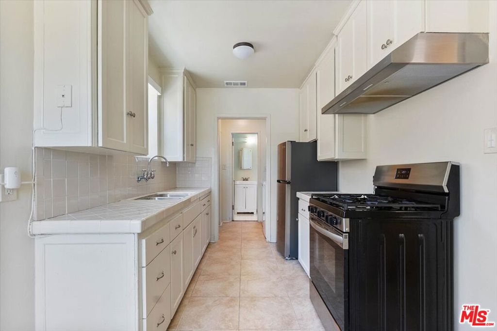 4021 Degnan Boulevard Property Photo 9