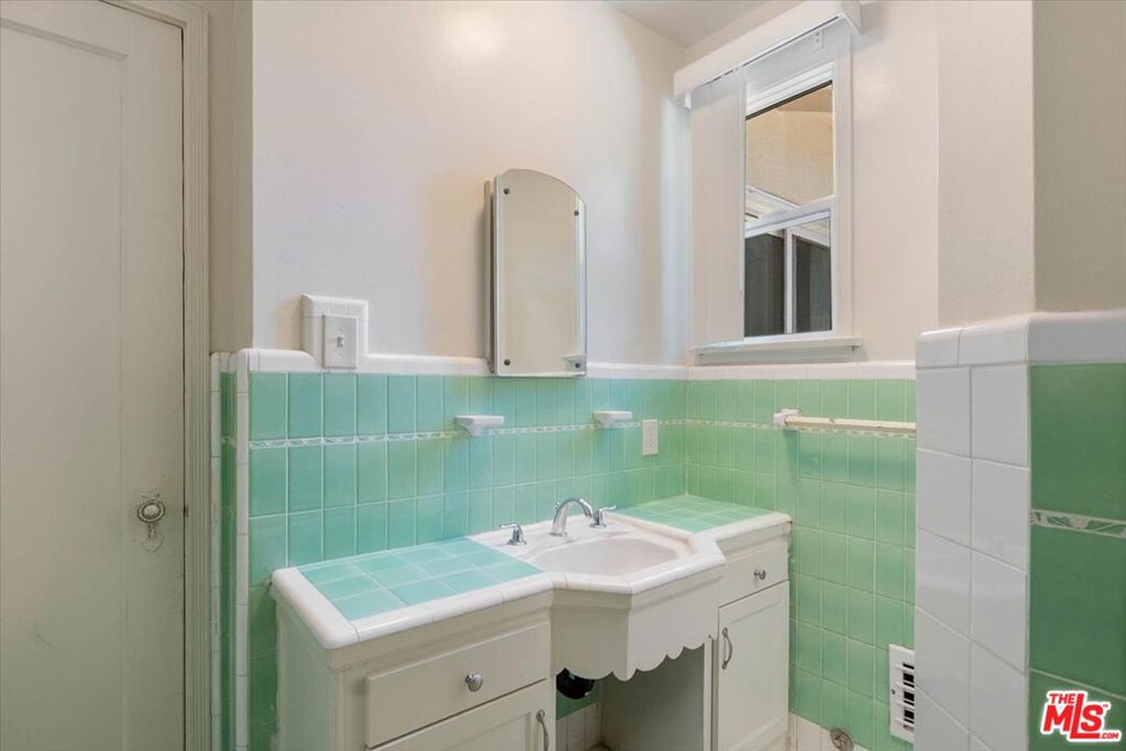 4021 Degnan Boulevard Property Photo 19