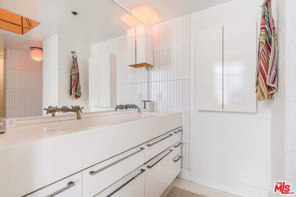 6253 Hollywood Boulevard 909 Property Photo 5