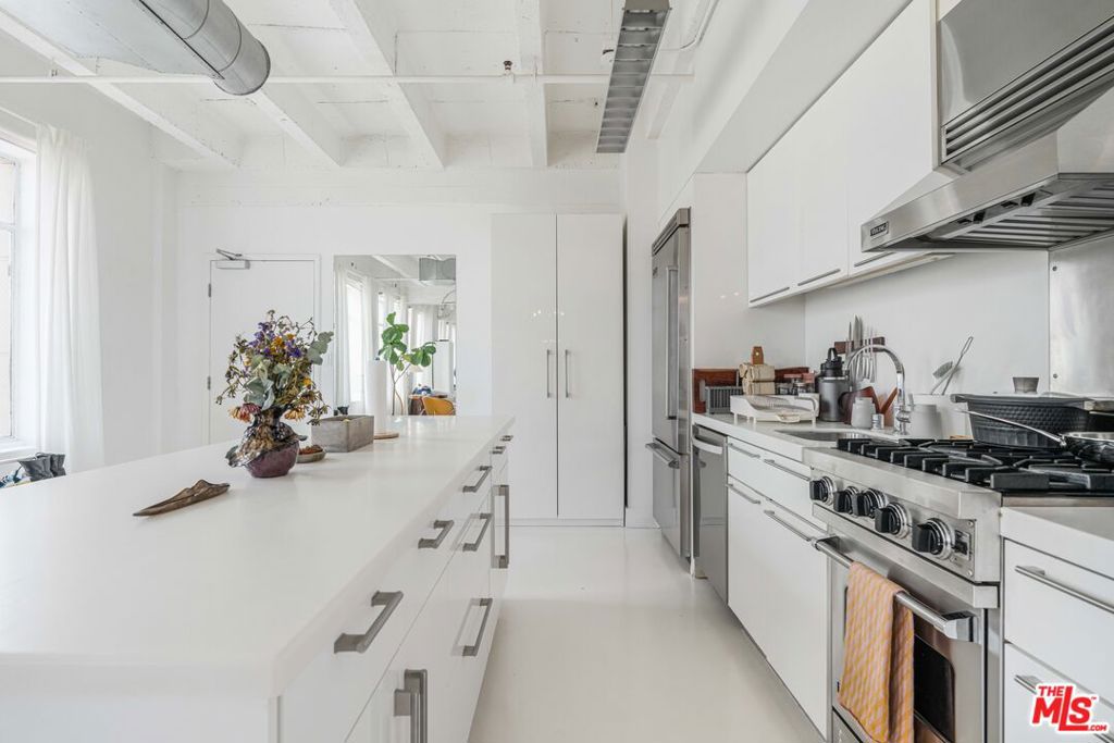 6253 Hollywood Boulevard 909 Property Photo 17