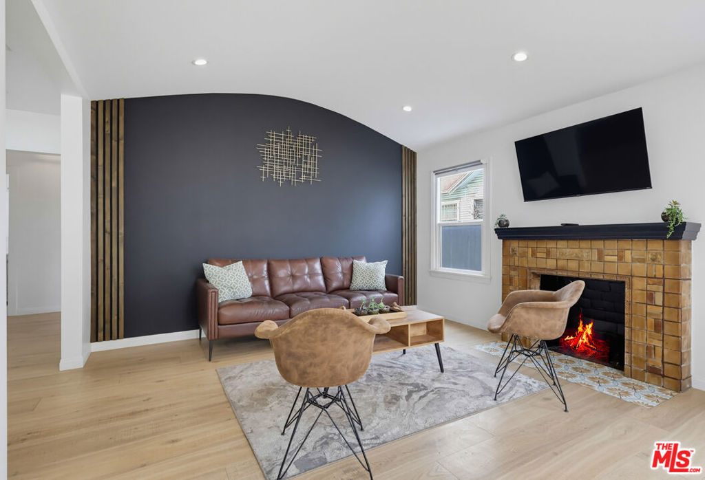 2022 W 77th Street Property Photo 7