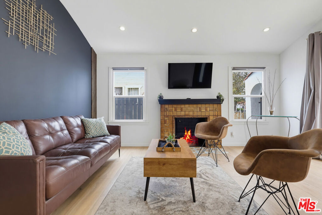 2022 W 77th Street Property Photo 8