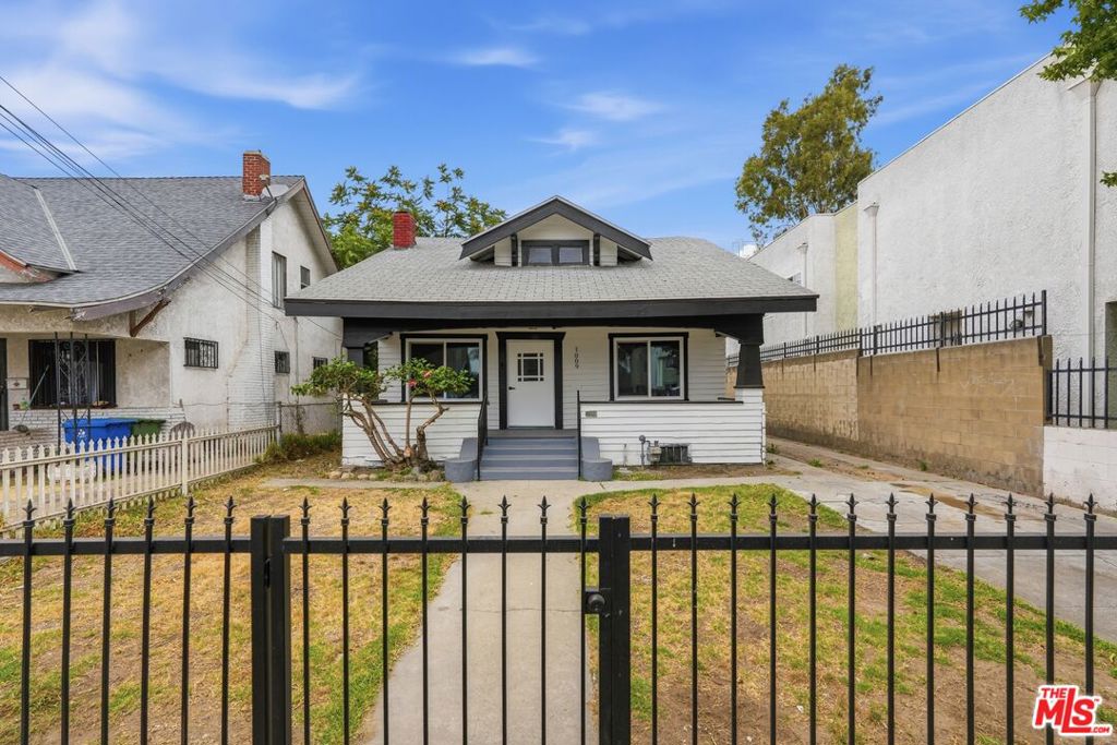 1009 E 43rd Street Property Photo 1