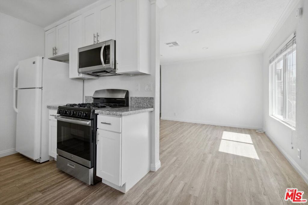 6612 De Longpre Avenue 5 Property Photo 1