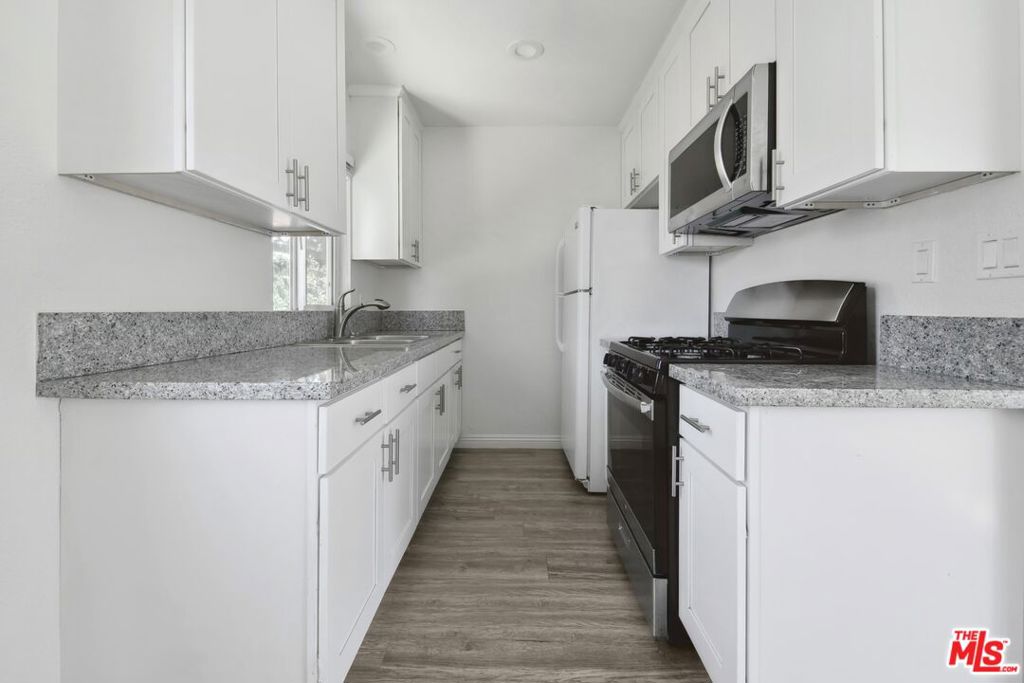 6612 De Longpre Avenue 5 Property Photo 7