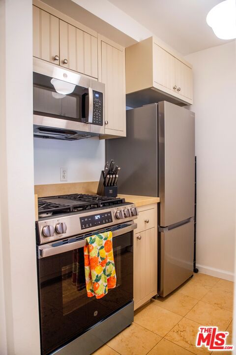 950 N Kings Road 168 Property Photo 5