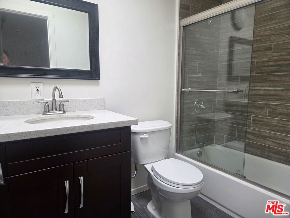 5831 Carlton Way 6 Property Photo 5