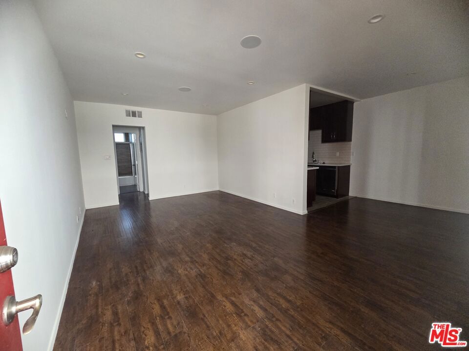 5831 Carlton Way 6 Property Photo 7