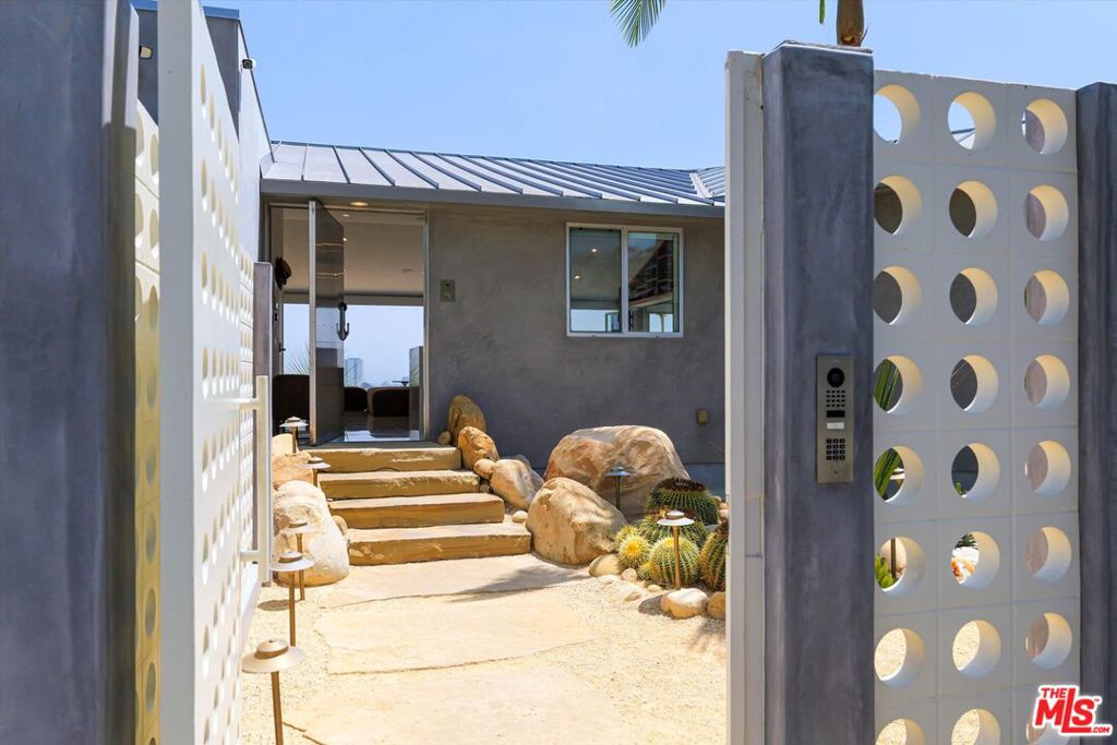11001 Wrightwood Place Property Photo 3