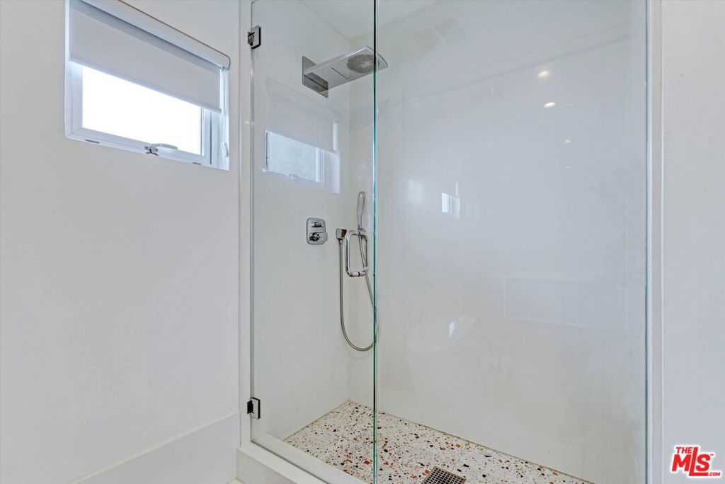 11001 Wrightwood Place Property Photo 8