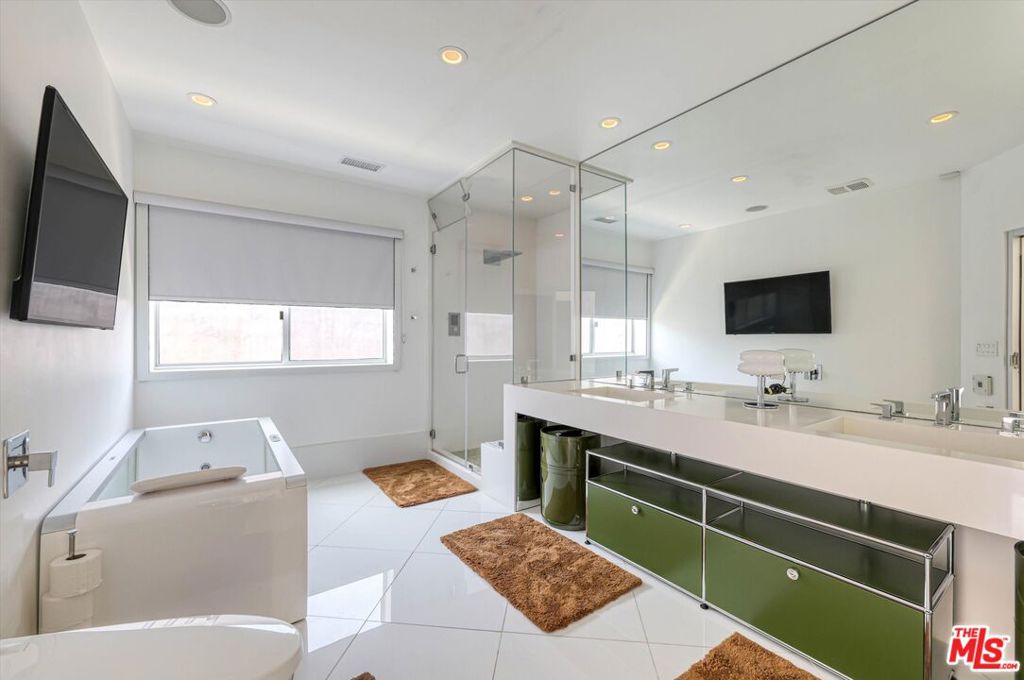 11001 Wrightwood Place Property Photo 9