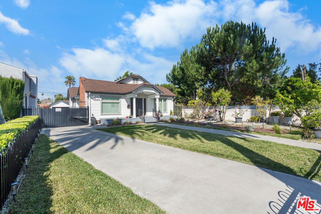 1043 S Victoria Avenue Property Photo 1