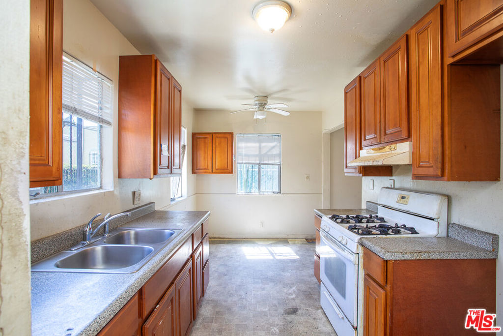 6124 S Victoria Avenue Property Photo 37