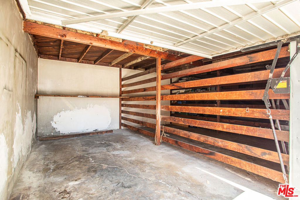6124 S Victoria Avenue Property Photo 45