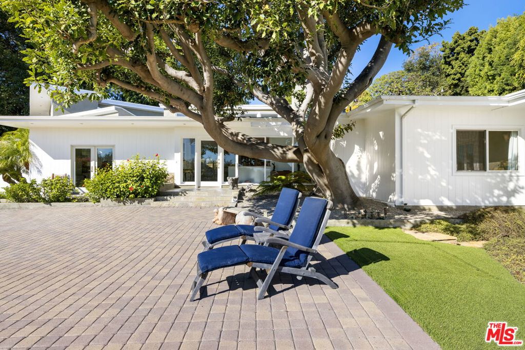 11215 W Sunset Boulevard Property Photo 4