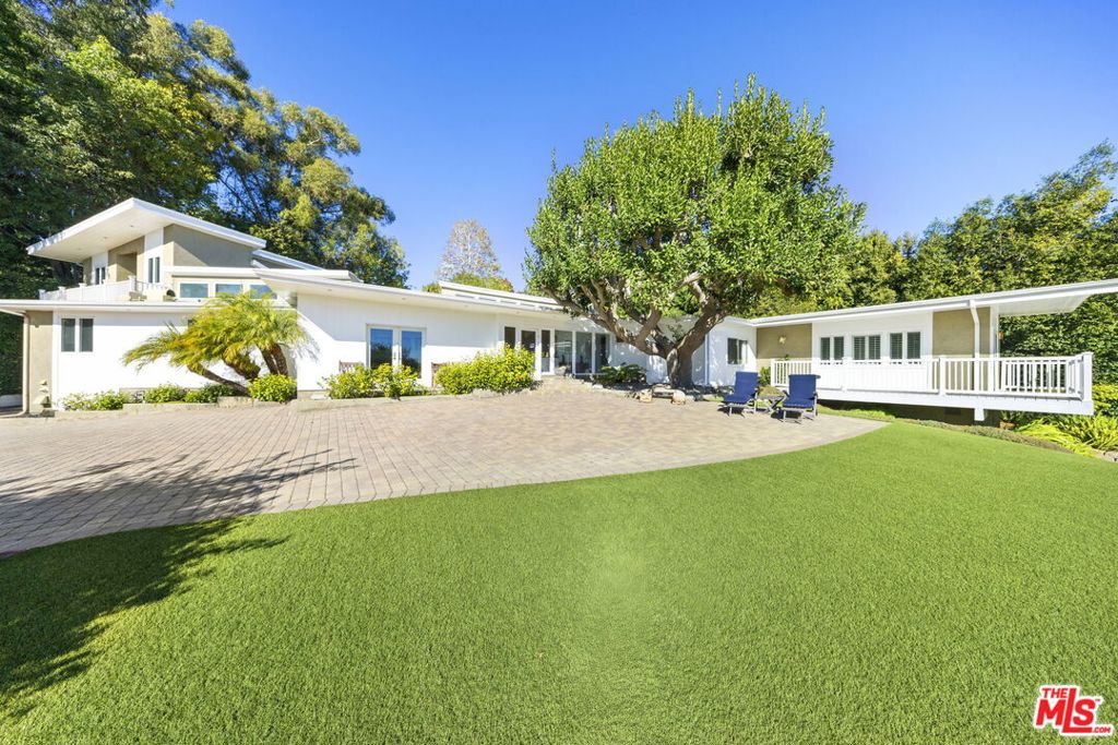 11215 W Sunset Boulevard Property Photo 5