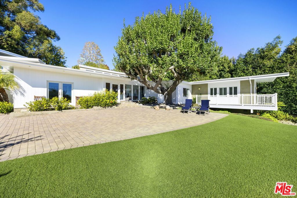 11215 W Sunset Boulevard Property Photo 6