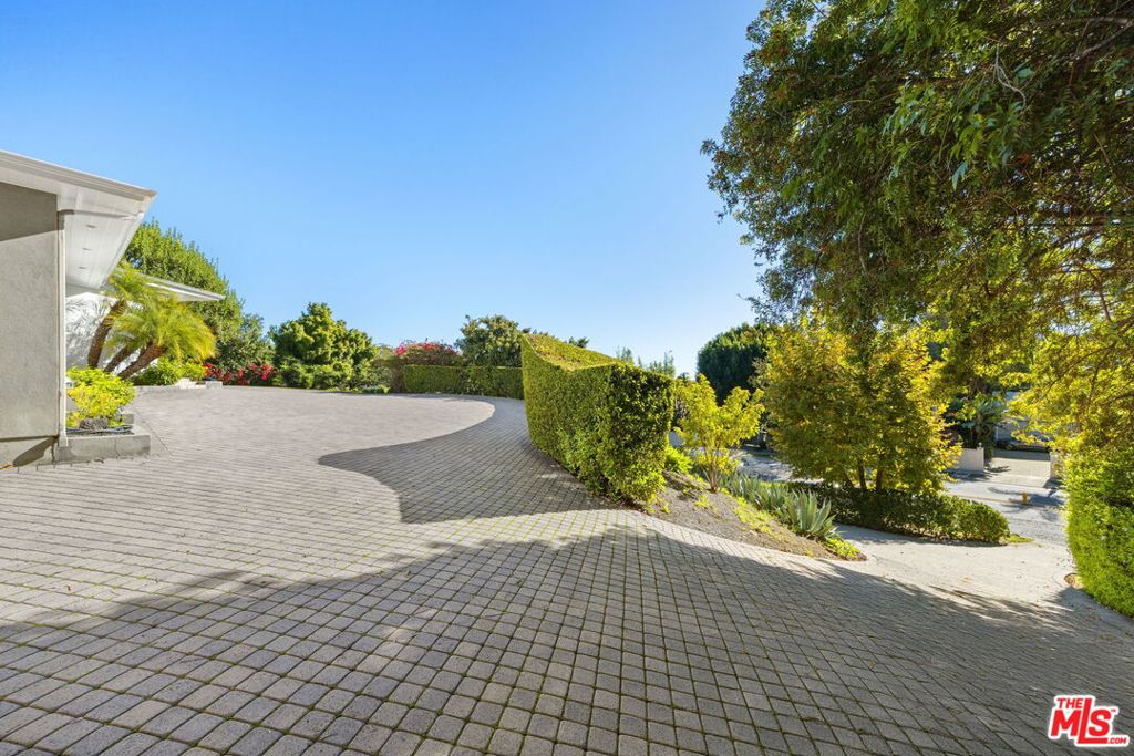11215 W Sunset Boulevard Property Photo 14