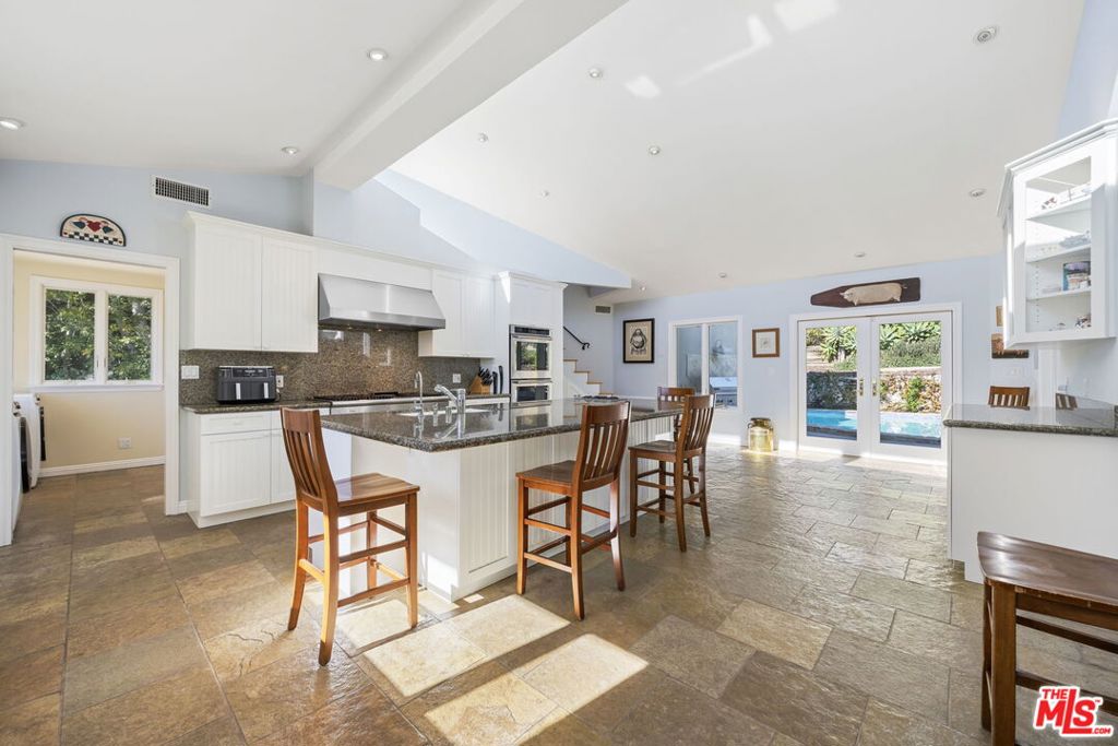 11215 W Sunset Boulevard Property Photo 28