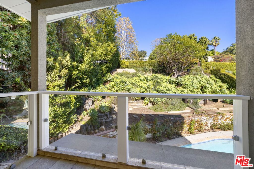 11215 W Sunset Boulevard Property Photo 38
