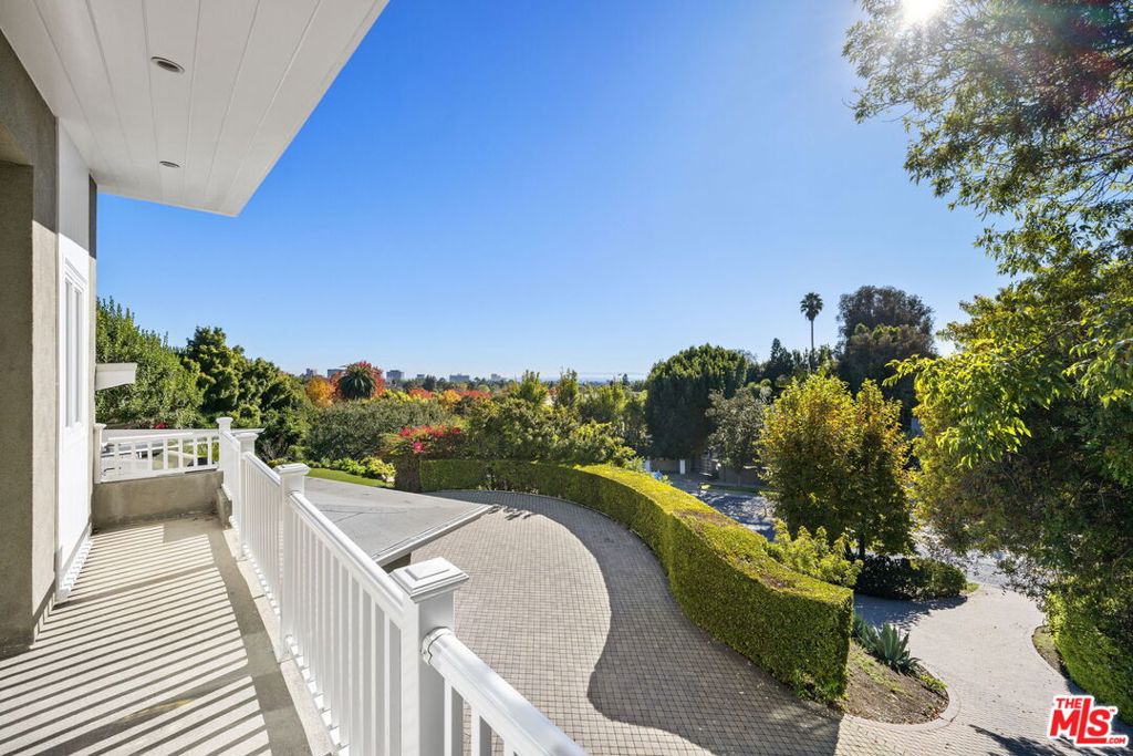 11215 W Sunset Boulevard Property Photo 40