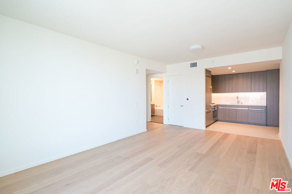 889 Francisco Street 2410 Property Photo 8