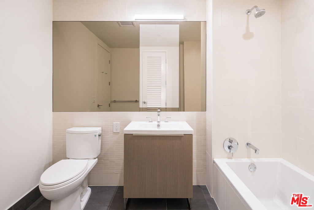 889 Francisco Street 2410 Property Photo 11