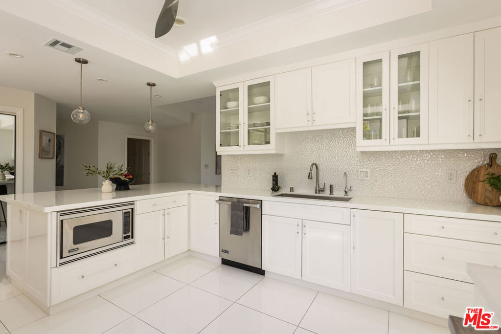 4460 Wilshire Boulevard 207 Property Photo 26