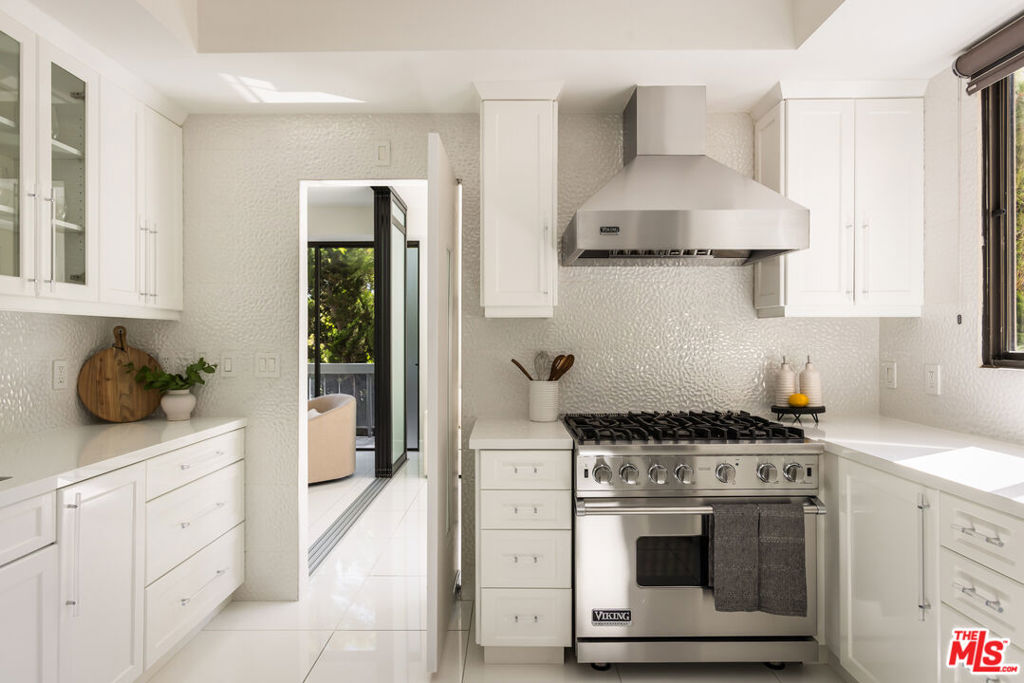 4460 Wilshire Boulevard 207 Property Photo 27
