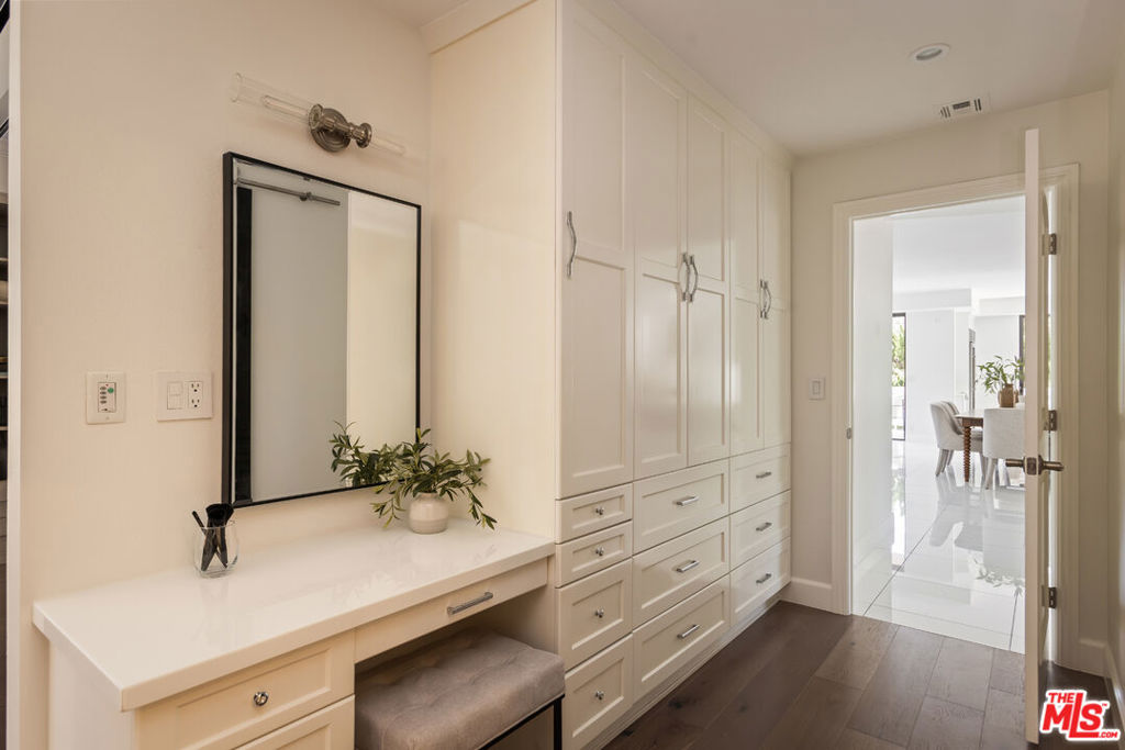 4460 Wilshire Boulevard 207 Property Photo 43