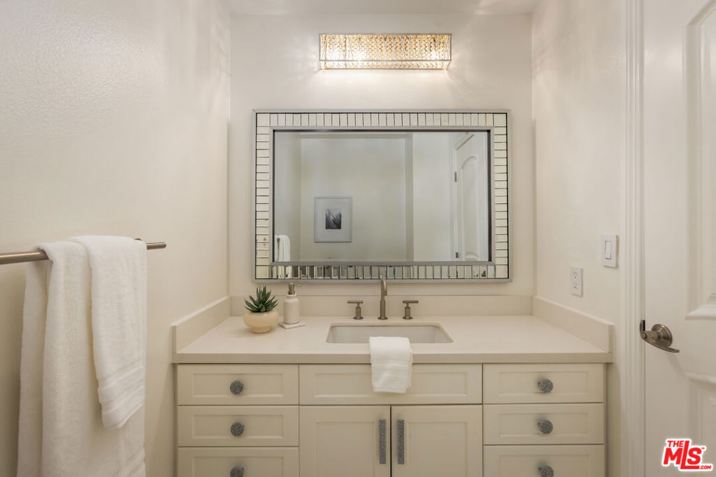 4460 Wilshire Boulevard 207 Property Photo 62