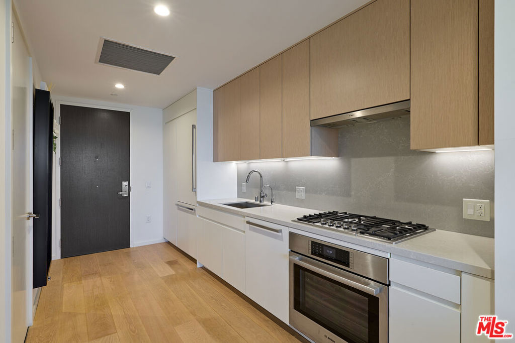 877 S Francisco Street 1220 Property Photo 6