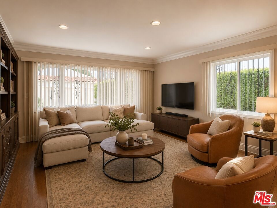 414 N Las Palmas Avenue Property Photo 8