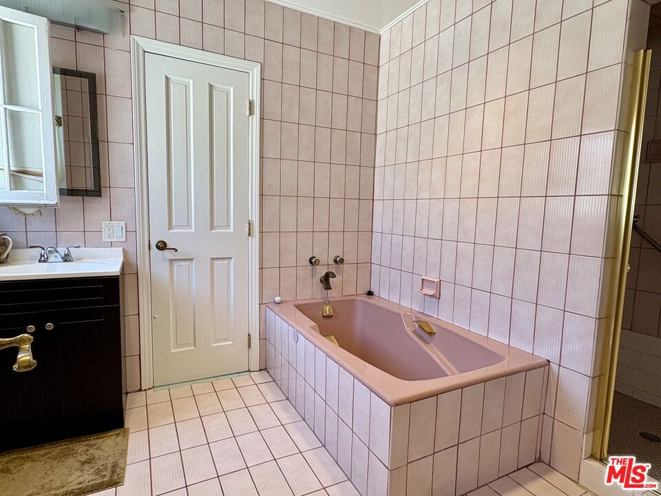 414 N Las Palmas Avenue Property Photo 29