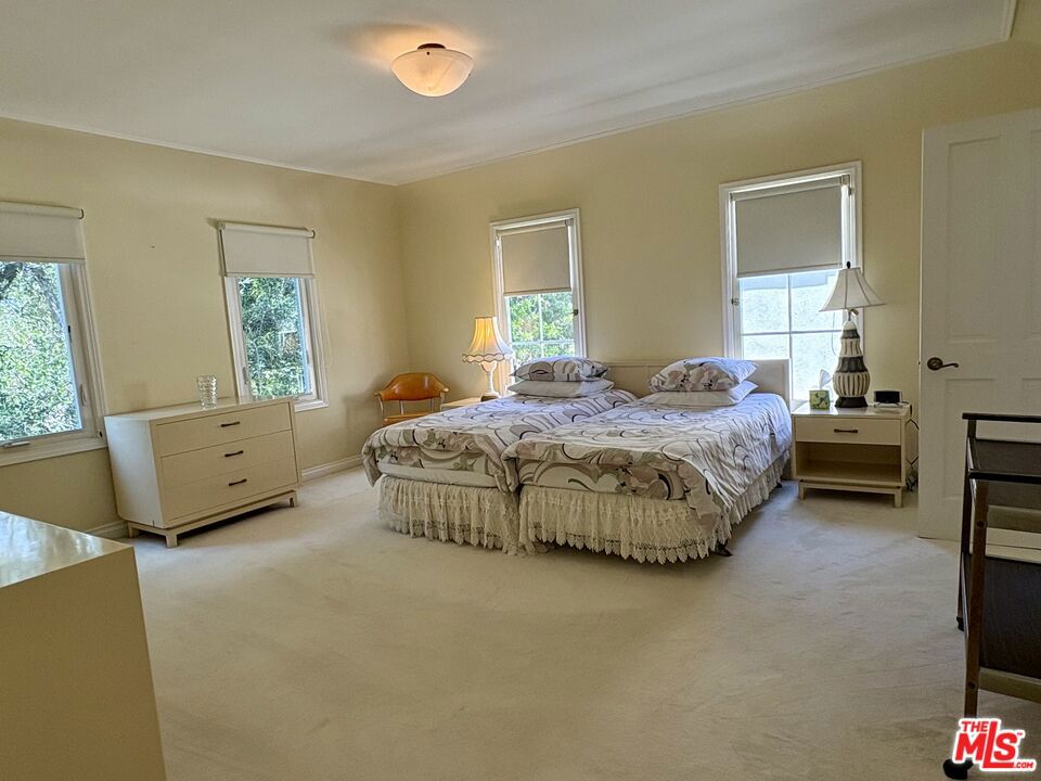 414 N Las Palmas Avenue Property Photo 33