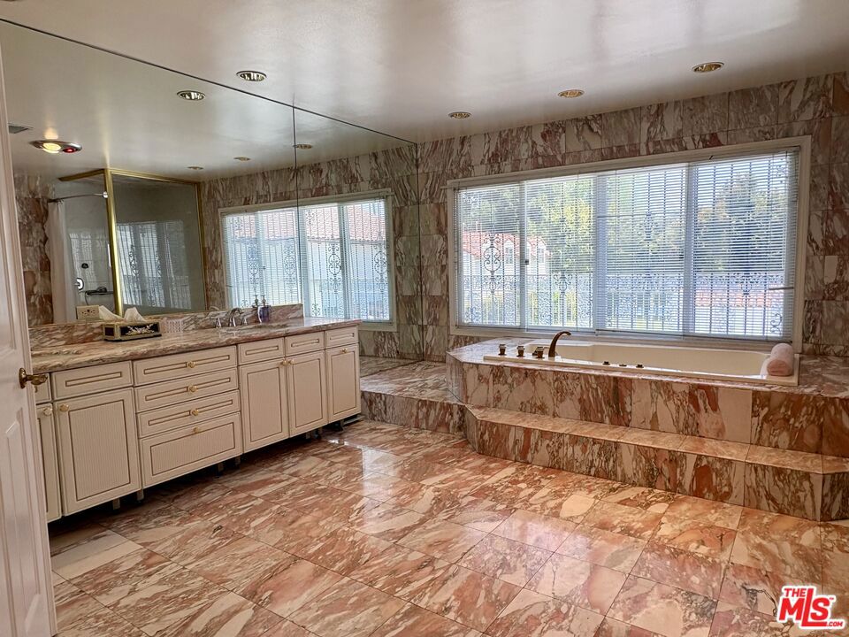 414 N Las Palmas Avenue Property Photo 39