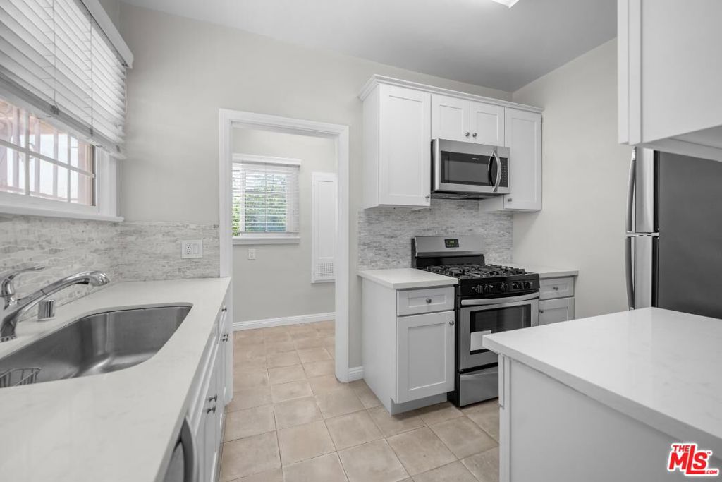 1223 1/2 4th Avenue #2 Property Photo 2