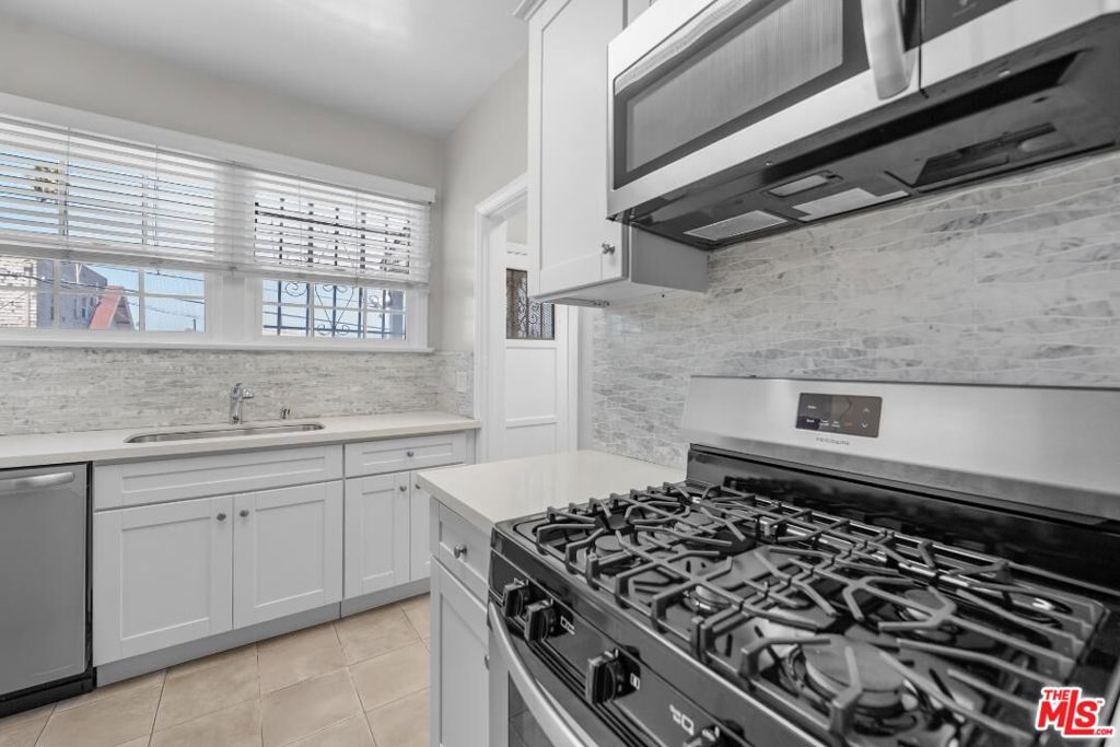 1223 1/2 4th Avenue #2 Property Photo 6