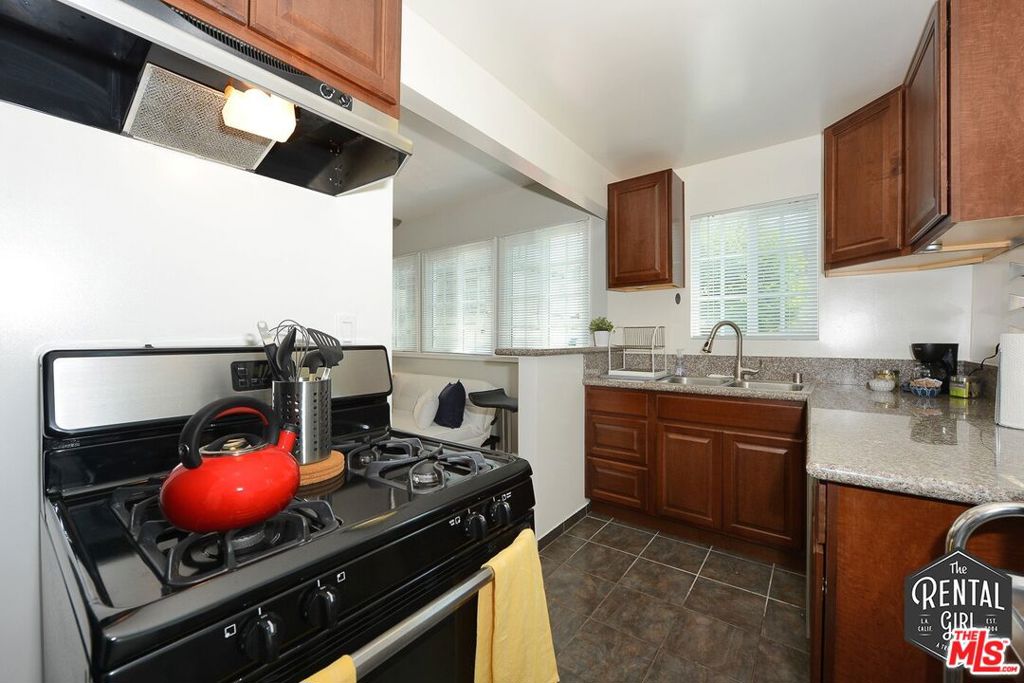 2400 Pacific Avenue 6 Property Photo 8